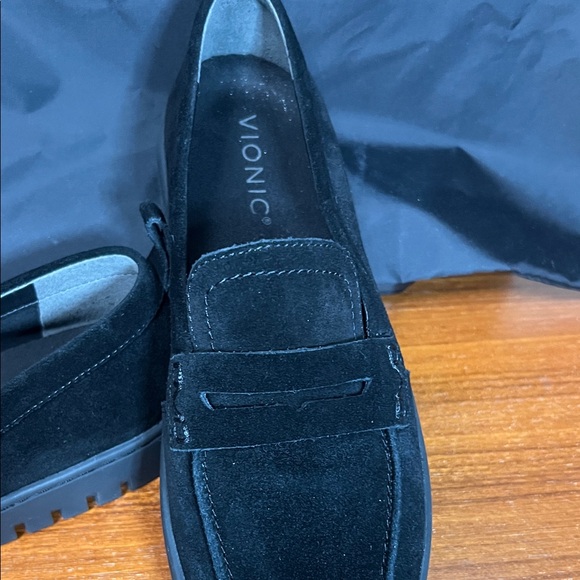 Vionic Men's Classic Black Slip-On Loafers - Picture 3 of 5